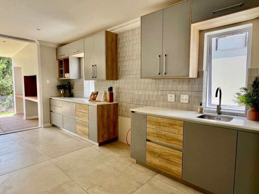 5 Bedroom Property for Sale in Heather Park Western Cape